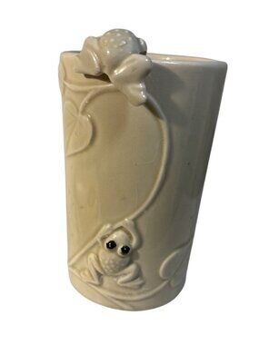 Ceramic Frog Vase Japan Cream Glossy Finish Embossed Frog & Leaf Design 3 Frogs